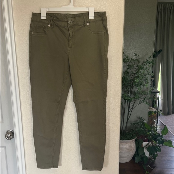 Maurices Women's Ankle & Cropped Pants - Multicolor Set - Picture 3 of 3